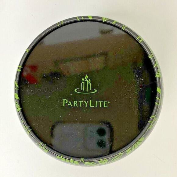 PartyLite 4 oz Strawberry Rhubarb Tin Candle New In Box HTF P4E/G87272 - Picture 3 of 3